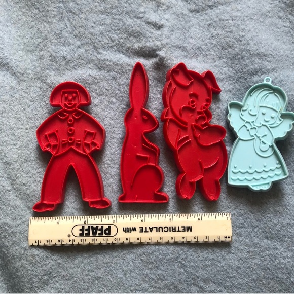 Red and Blue Vintage Special Occasion Plastic Cookie Cutter Set - Picture 3 of 10